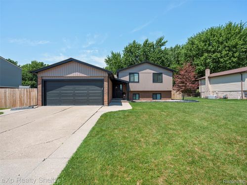 32977 Redbud Pkwy, Chesterfield, MI, 48047-1467 | Card Image