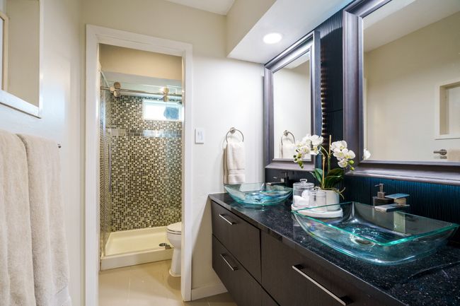 12208 Treeview Ln, House other with 4 bedrooms, 2 bathrooms and null parking in Farmers Branch TX | Image 13