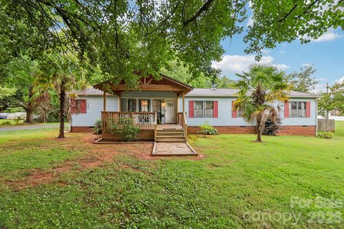 122 S Main St, New London, NC, 28127-9704 | Card Image