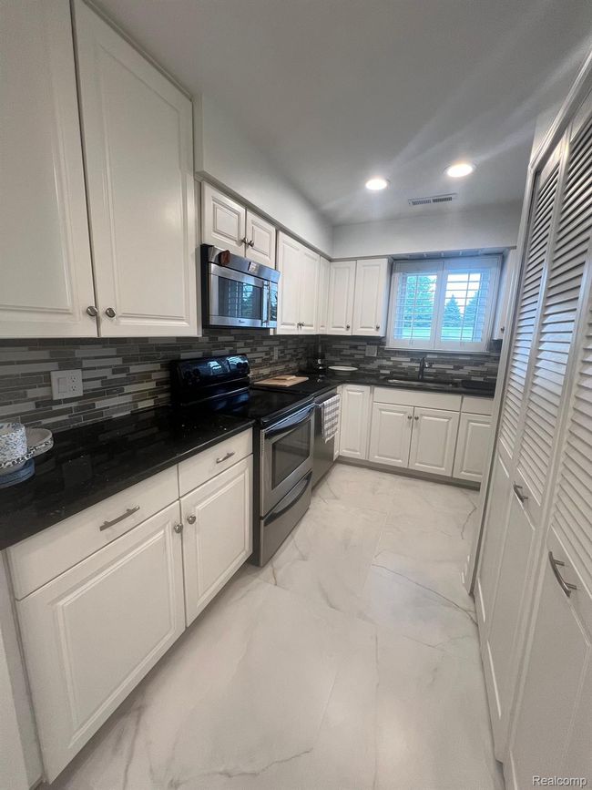 Kitchen | Image 12