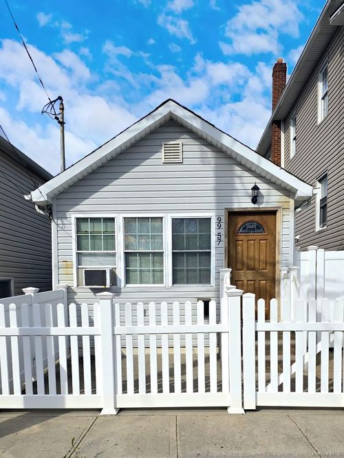 9957 164th Rd, Howard Beach, NY, 11414-4016 | Card Image