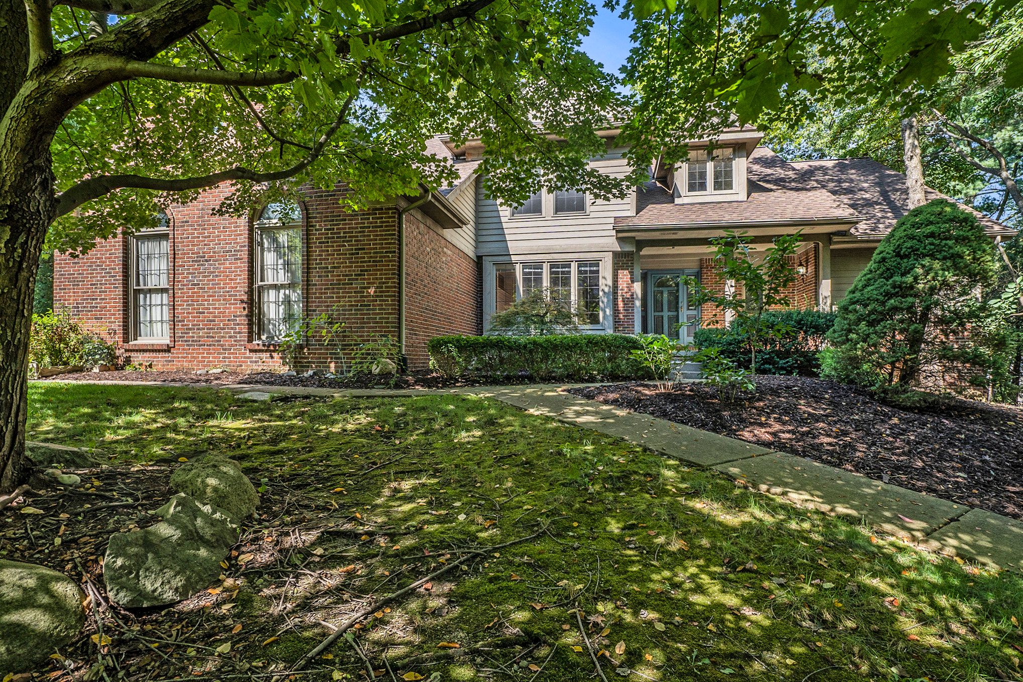 High Point Trl, White Lake, MI 48386