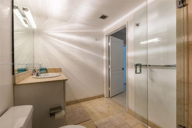 APT-603 - 17555 Atlantic Blvd, Condo with 2 bedrooms, 2 bathrooms and null parking in Sunny Isles Beach FL | Image 23