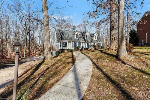 731 Barrington Park Cir, Kernersville, NC, 27284-9322 | Card Image