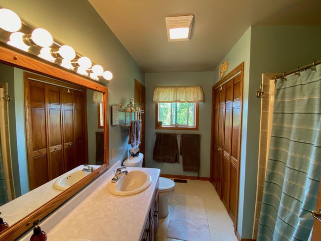 Misner upper bath with walk through.jpg | Image 15