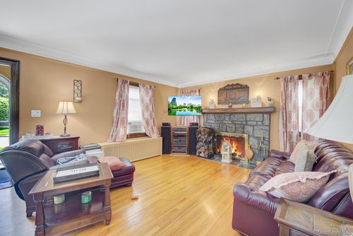 130 Fairfield Avenue, North Hempstead, NY, 11501 | Card Image