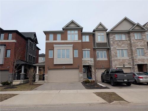 13 Sportsman Hill St, Kitchener, ON, N2P0J2 | Card Image