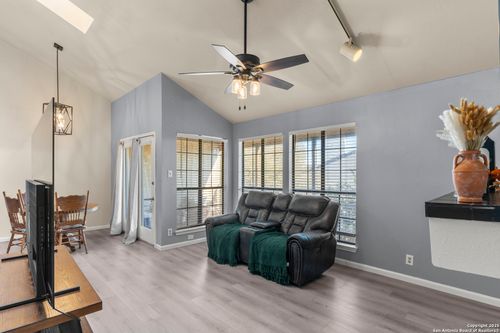 312-6100 Woodlake Pkwy, San Antonio, TX, 78244-1422 | Card Image