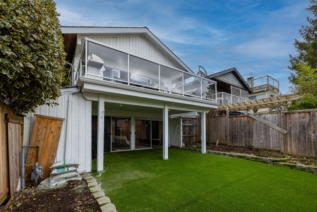 15170 Beachview Avenue, House other with 4 bedrooms, 2 bathrooms and 2 parking in White Rock BC | Image 2