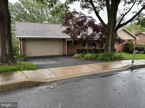 134 Broad St, AKRON, PA, 17501-1106 | Card Image