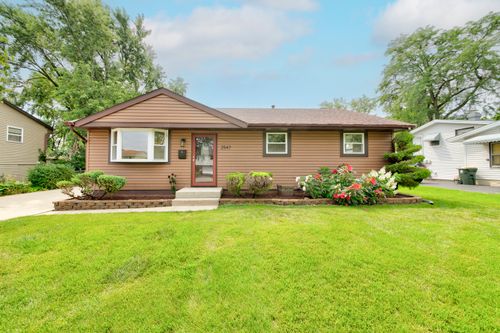 2547 Forest Glen Pkwy, Woodridge, IL, 60517-2807 | Card Image