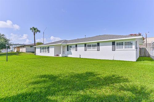 2206 Wimcrest St, Galveston, TX, 77551-1235 | Card Image