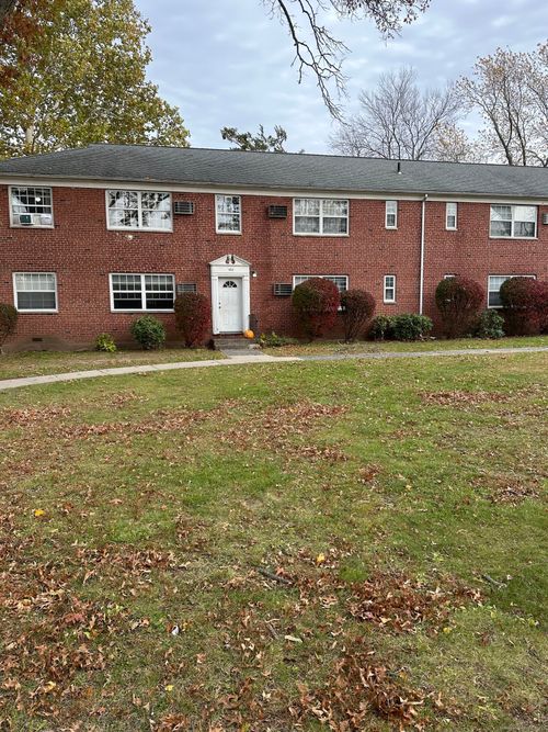 15d-114 Hillcrest Ave, West Hartford, CT, 06110-2288 | Card Image