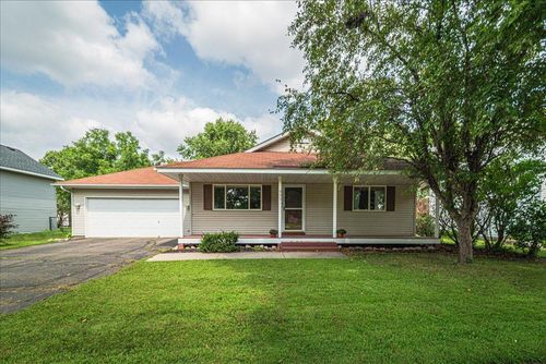 905 Spruce St, Farmington, MN, 55024-1715 | Card Image