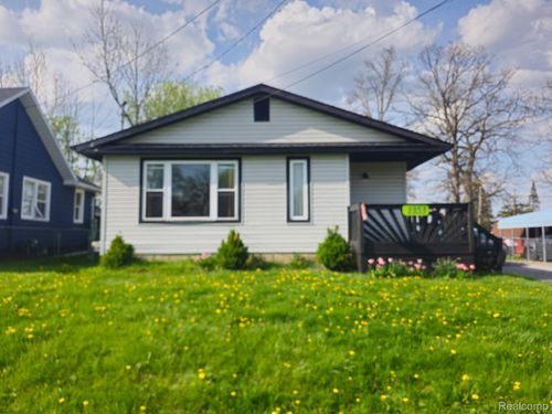 1353 E Decamp St, Burton, MI, 48529-1237 | Card Image