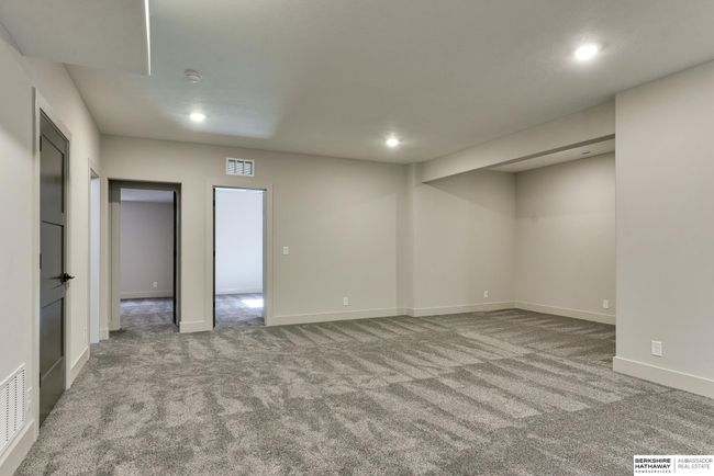 11106 N 161 St St, House other with 5 bedrooms, 3 bathrooms and 3 parking in Bennington NE | Image 47