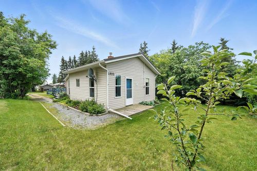 4905 53 Avenue, Bentley, AB, T0C0J0 | Card Image