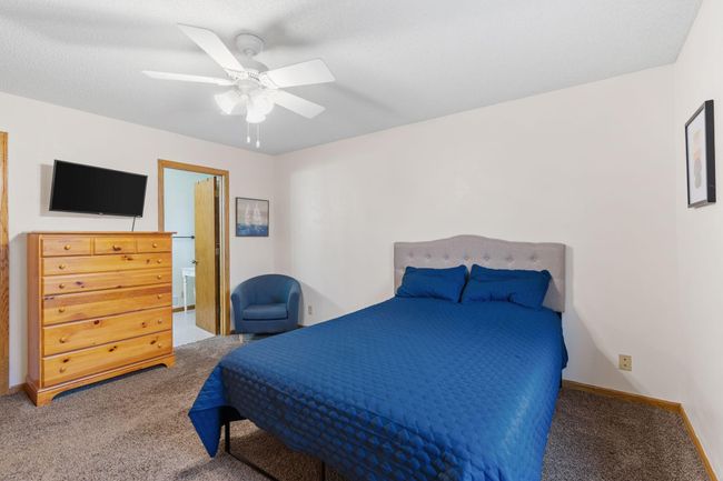 Primary bedroom w/ensuite 3/4 bath | Image 14