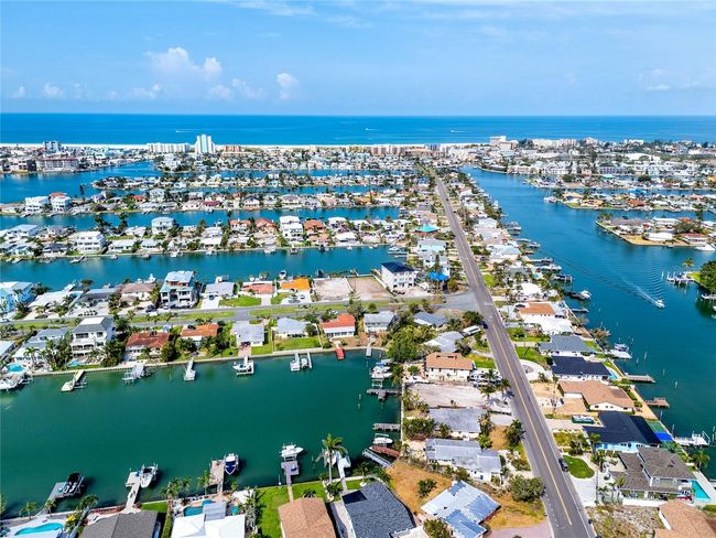 11465 7 Th St E, House other with 2 bedrooms, 2 bathrooms and null parking in Treasure Island FL | Image 50