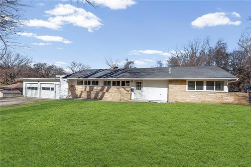 12012 E 37th St S, Independence, MO, 64052-2807 | Card Image