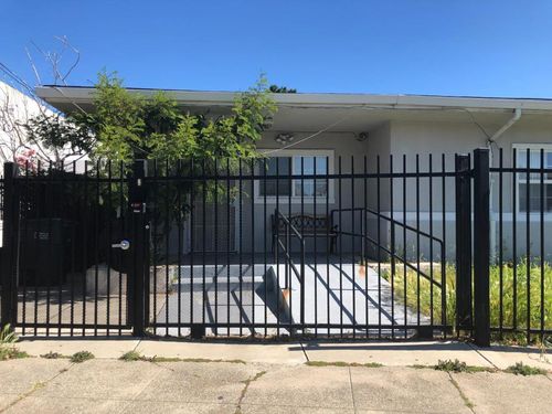 585 School St, Pittsburg, CA, 94565-3937 | Card Image
