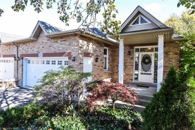 2290 Stonehaven Ave, House attached with 2 bedrooms, 2 bathrooms and 6 parking in Niagara Falls ON | Image 2