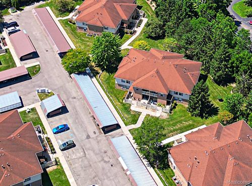 61278 Greenwood Dr, South Lyon, MI, 48178-1710 | Card Image