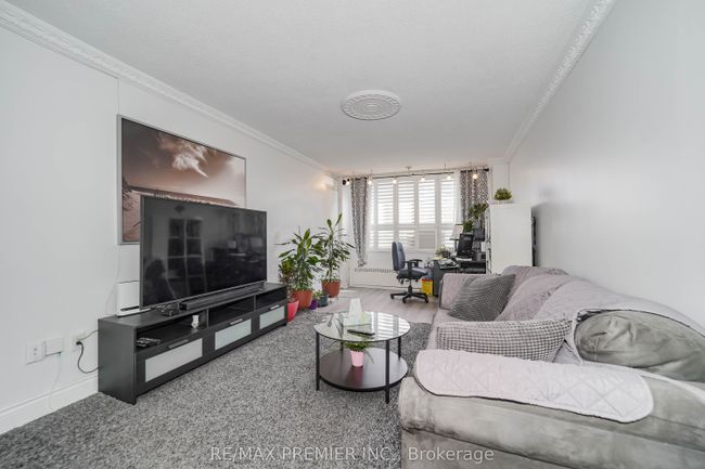 1003 - 390 Dixon Rd, Condo with 2 bedrooms, 1 bathrooms and 1 parking in Etobicoke ON | Image 9