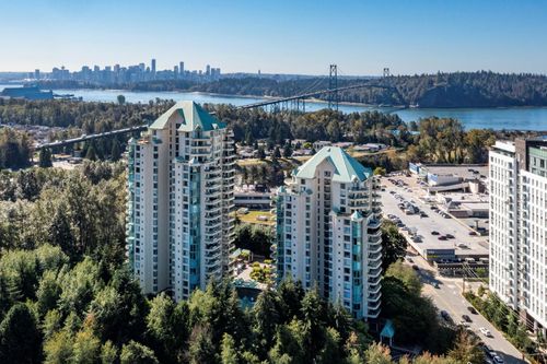 19a-328 Taylor Way, West Vancouver, BC, V7T2Y4 | Card Image
