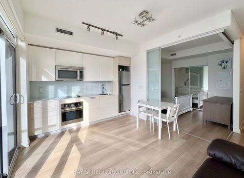 2008-210 Simcoe St, Toronto, ON, M5T0A9 | Card Image