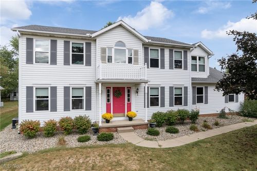 1905 Hampshire Cir Nw, Uniontown, OH, 44685-8236 | Card Image