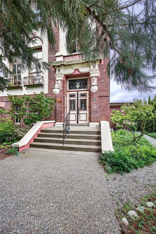 306-120 Douglas St, Victoria, BC, V8V2N9 | Card Image