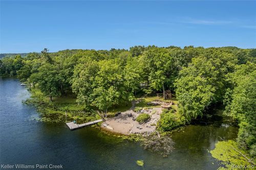 3120 Pond Rd, Addison Twp, MI, 48367-2201 | Card Image