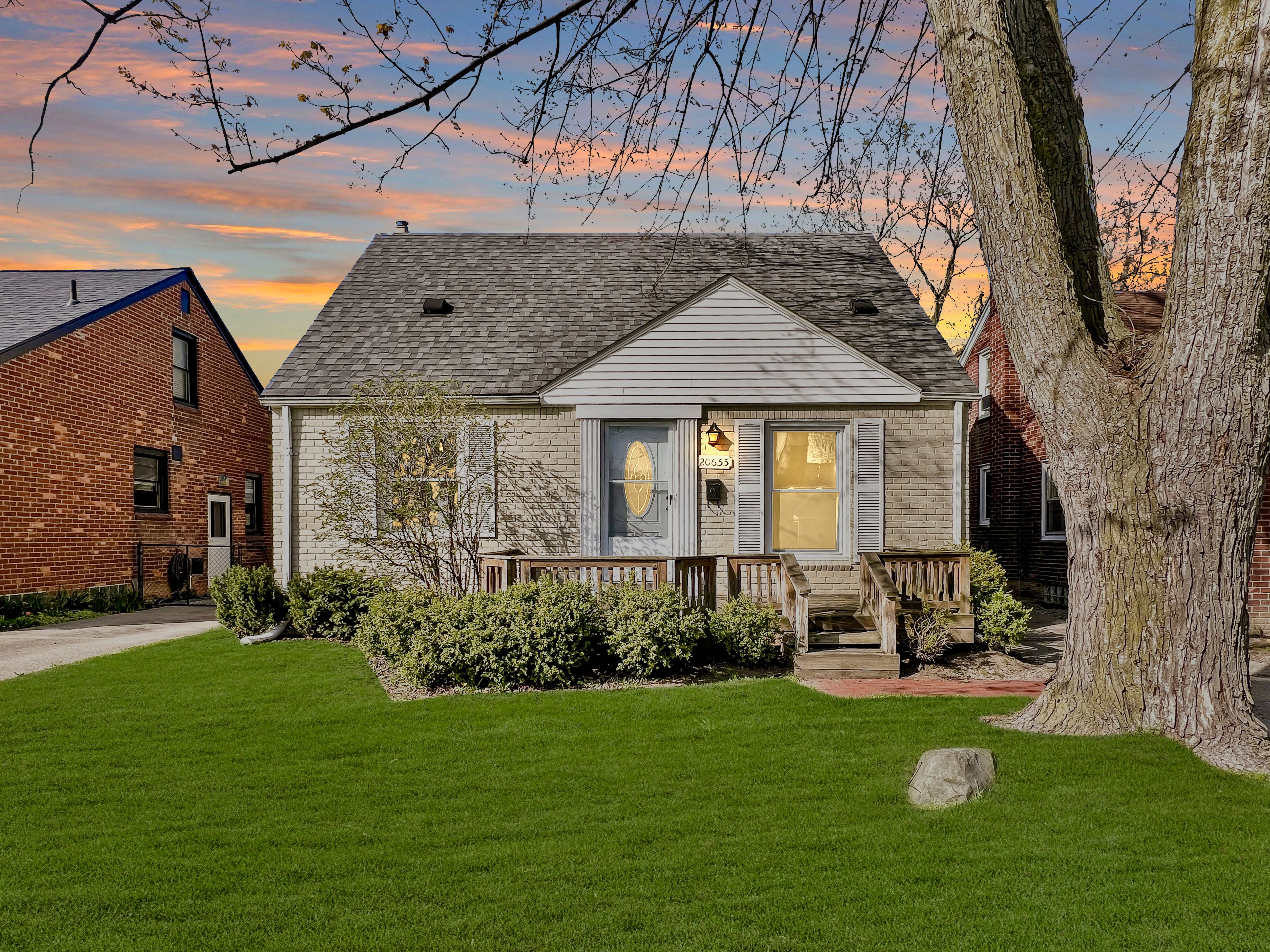 Fleetwood Dr, Harper Woods, MI 48225