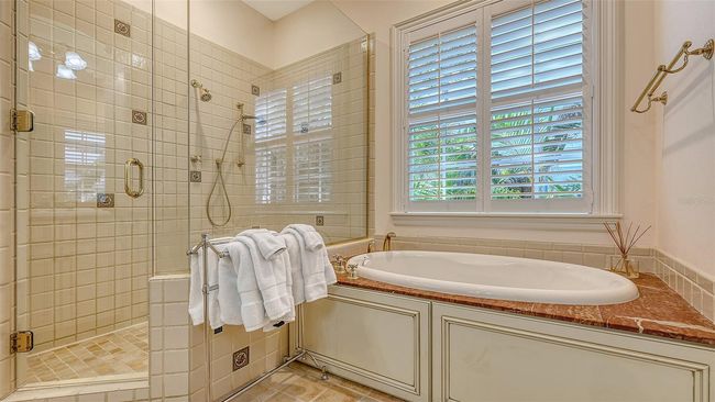 Primary bath | Image 36