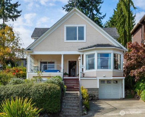 3617 Corliss Ave N, Seattle, WA, 98103-9114 | Card Image