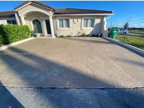 7539 Nw 173rd Ter, Hialeah, FL, 33015-7114 | Card Image