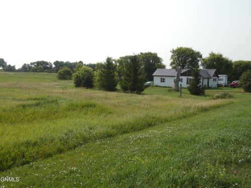 32 Mckenzie St, Sterling, ND, 58572-7701 | Card Image