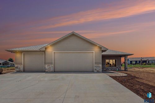 1507 Buffalo Ridge Dr, Luverne, MN, 56156-4263 | Card Image
