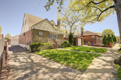 65-47 169th St, Fresh Meadows, NY, 11365-1945 | Card Image