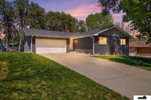 6424 Deerwood Dr, Lincoln, NE, 68516-2339 | Card Image