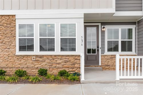5676 Clear Creek Ln, Charlotte, NC, 28215-0911 | Card Image