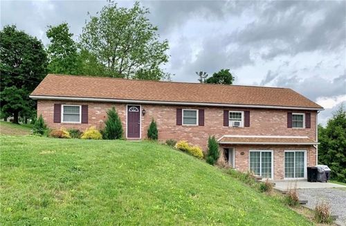 99 Mackall Dr, Beaver, PA, 15009-1211 | Card Image