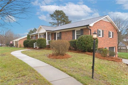 6736 Forest Oak Dr, Clemmons, NC, 27012-8313 | Card Image