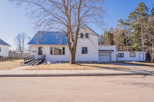 121 W Oak St, Stanley, WI, 54768-1041 | Card Image