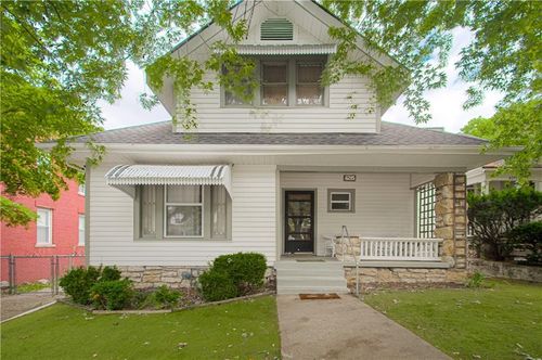4215 Oak Street, Kansas City, MO, 64111 | Card Image