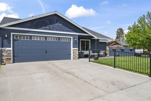 20528 Dylan Loop, Bend, OR, 97702-2890 | Card Image