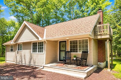 105 White Oak Dr, Jim Thorpe, PA, 18229-9594 | Card Image