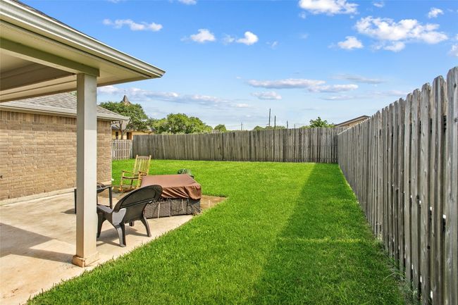 311 E Galveston St, House other with 3 bedrooms, 2 bathrooms and null parking in Giddings TX | Image 30