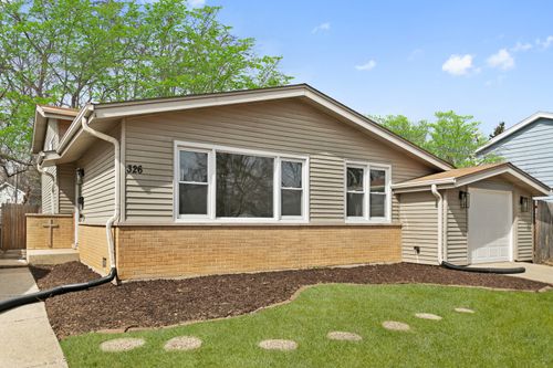 326 W Hawthorne Blvd, Mundelein, IL, 60060-2644 | Card Image
